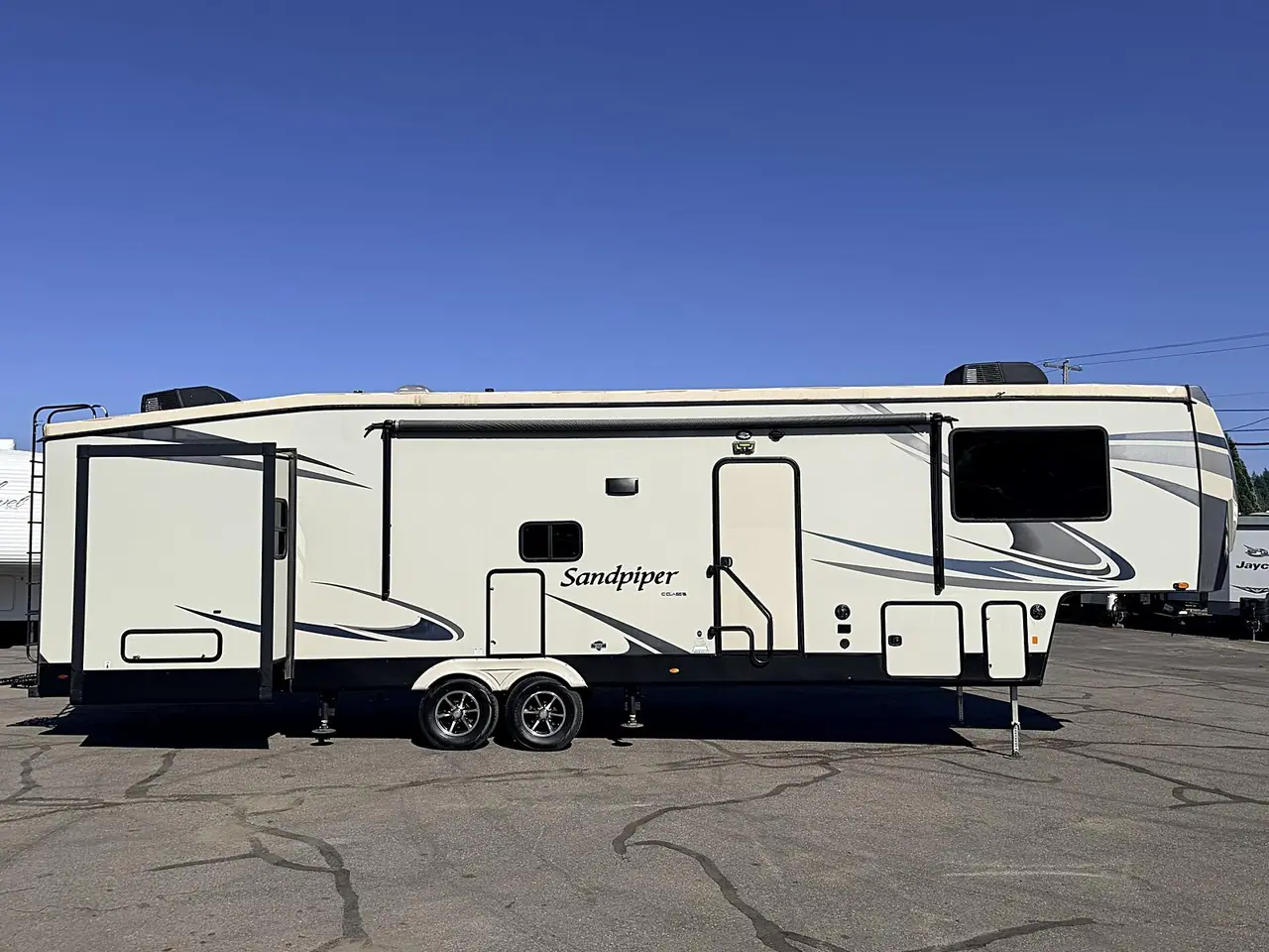 2021 FOREST RIVER SANDPIPER 39' -- FRONT LIVING ROOM -- 5TH WHEEL RV for sale at The RV Barn in Sweet Home, Oregon