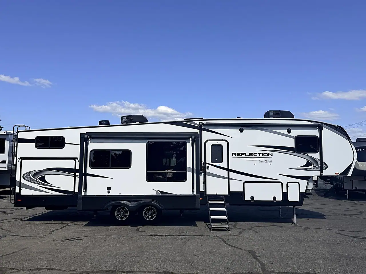 2022 GRAND DESIGN REFLECTION -- 2 BEDROOM -- 1.5 BATH - 37' 5TH WHEEL for sale at The RV Barn in Sweet Home, Oregon