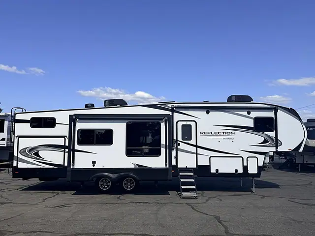 2022 GRAND DESIGN REFLECTION -- 2 BEDROOM -- 1.5 BATH - 37' 5TH WHEEL for sale at The RV Barn in Sweet Home, Oregon
