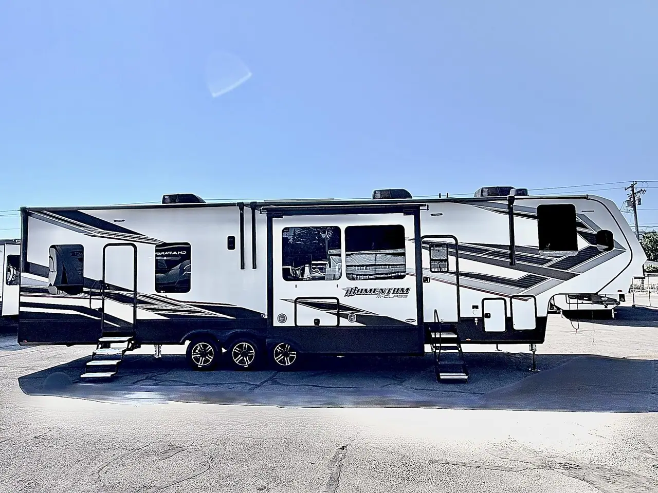 2021 GRAND DESIGN MOMENTUM -- 18' GARAGE -- 43' TOYHAULER 5TH WHEEL for sale at The RV Barn in Sweet Home, Oregon