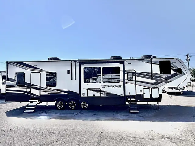 2021 GRAND DESIGN MOMENTUM -- 18' GARAGE -- 43' TOYHAULER 5TH WHEEL for sale at The RV Barn in Sweet Home, Oregon
