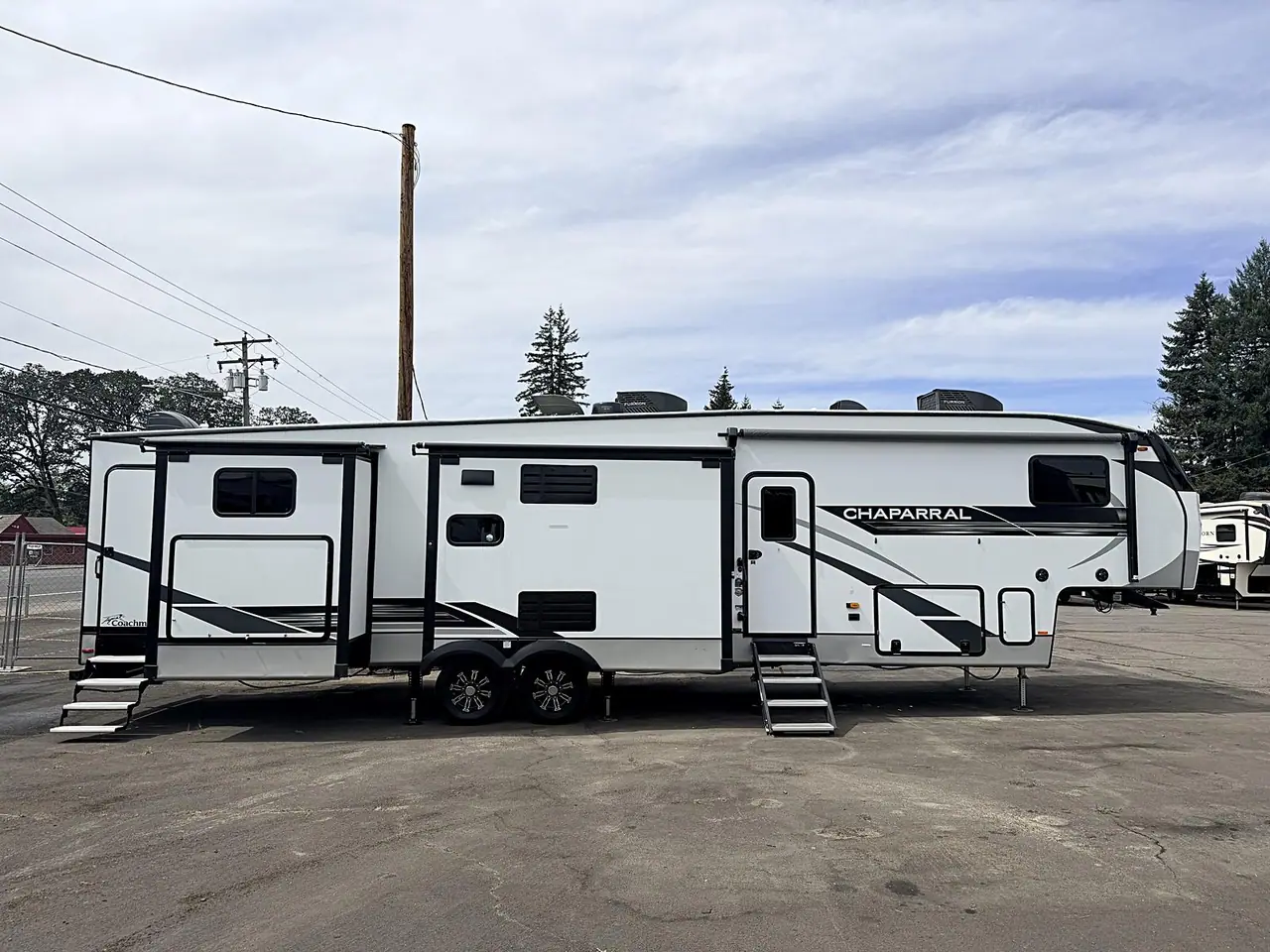 2022 COACHMEN CHAPARRAL - 2 BEDROOM - 2 BATHROOM -- 42' 5TH WHEEL RV for sale at The RV Barn in Sweet Home, Oregon