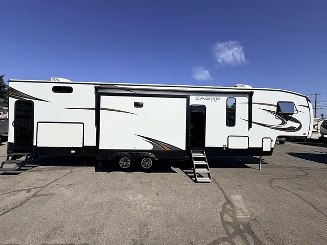 2023 FOREST RIVER SABRE 43' 5th Wheel - 2 BEDROOM - 2 BATHROOM for sale at The RV Barn in Sweet Home, Oregon