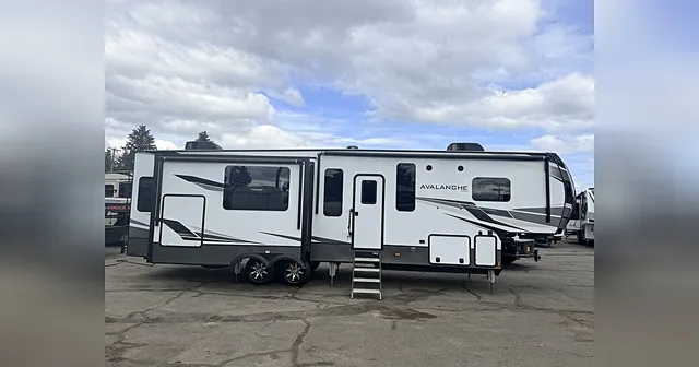 2020 KEYSTONE AVALANCHE -- REAR LIVING ROOM -- 37' 5TH WHEEL RV for sale at The RV Barn in Sweet Home, Oregon